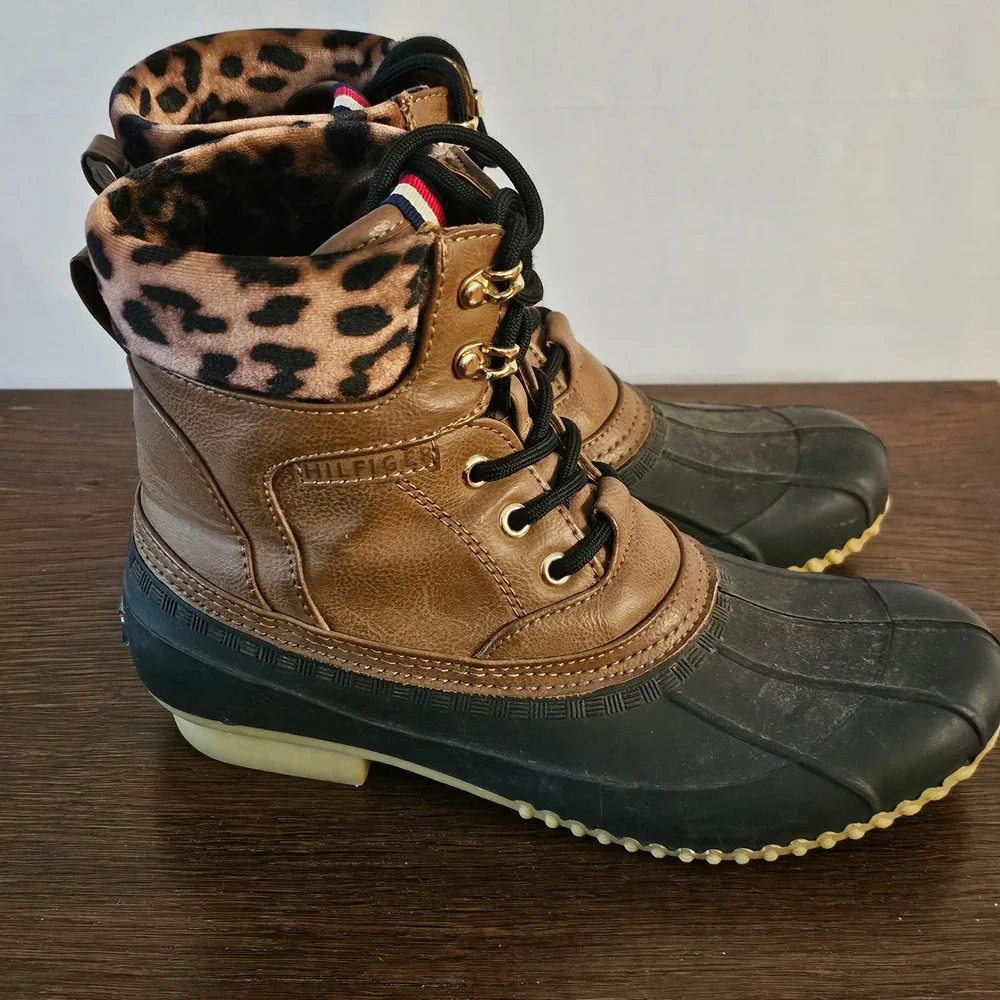 Tommy Hilfiger Women Leopard Print Duck Boots Brown Black Size 8M Lace Up Rain